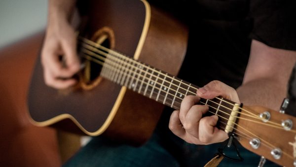 cuanto tiempo aprender guitarra