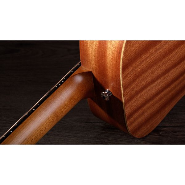 Taylor Baby Mahogany-e BT2e