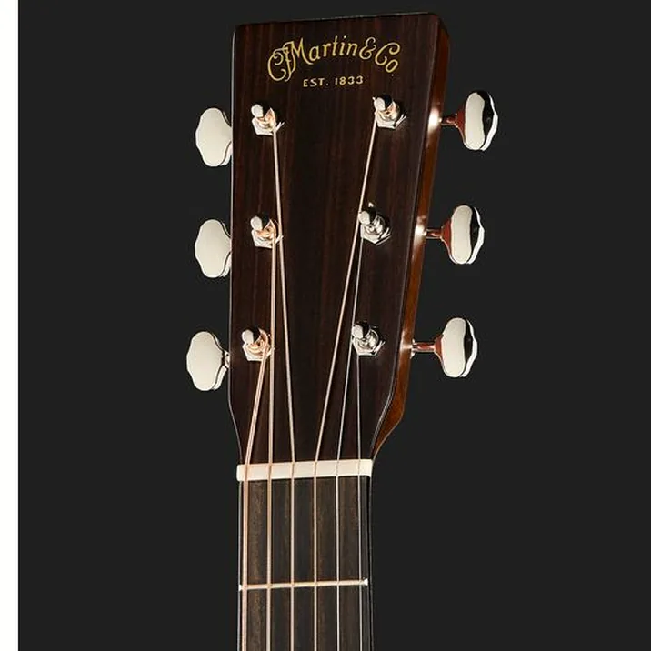 Martin Guitars 00 18