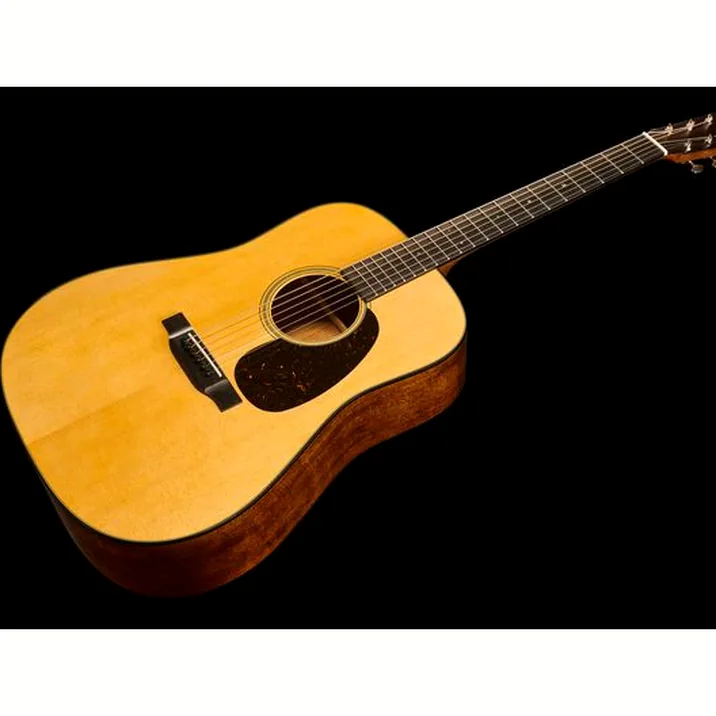 Martin Guitars D 18