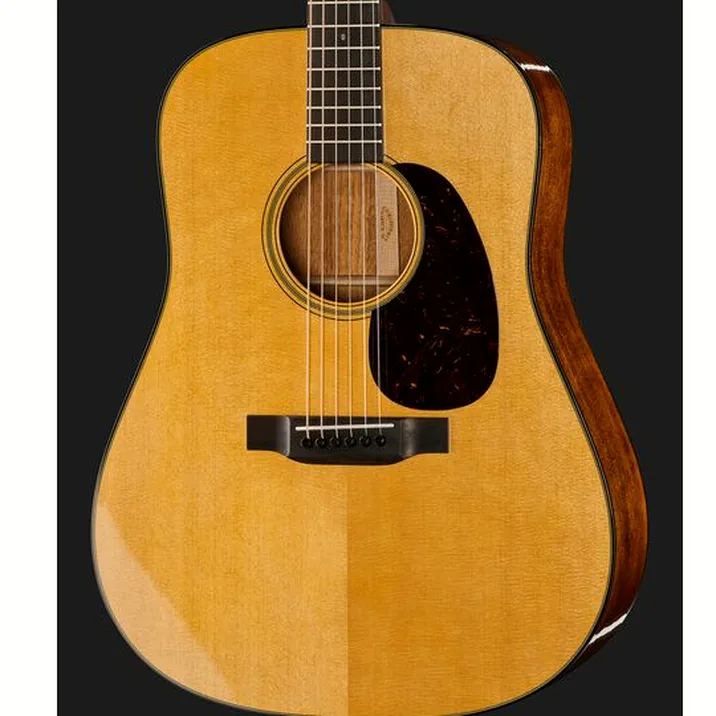 Martin Guitars D 18