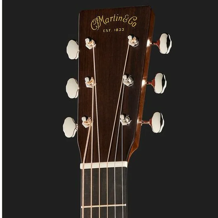 Martin Guitars D 18