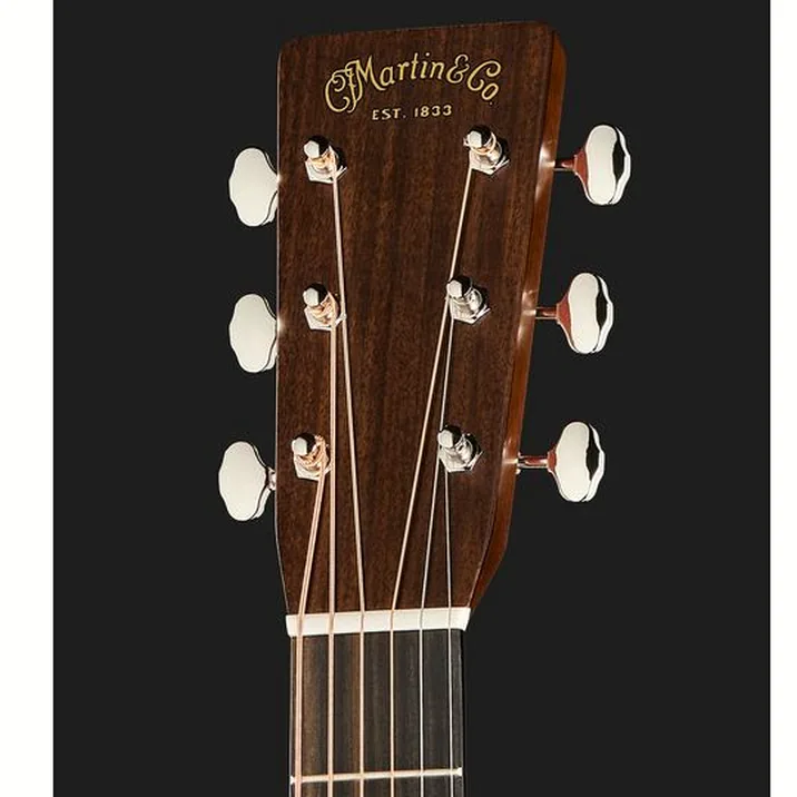 Martin Guitars D 28
