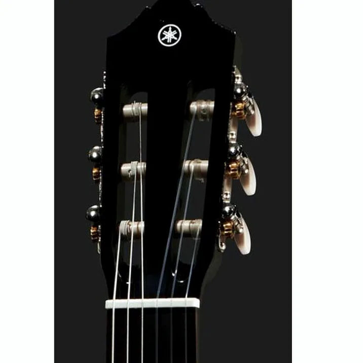Yamaha C40 BL Bundle 2